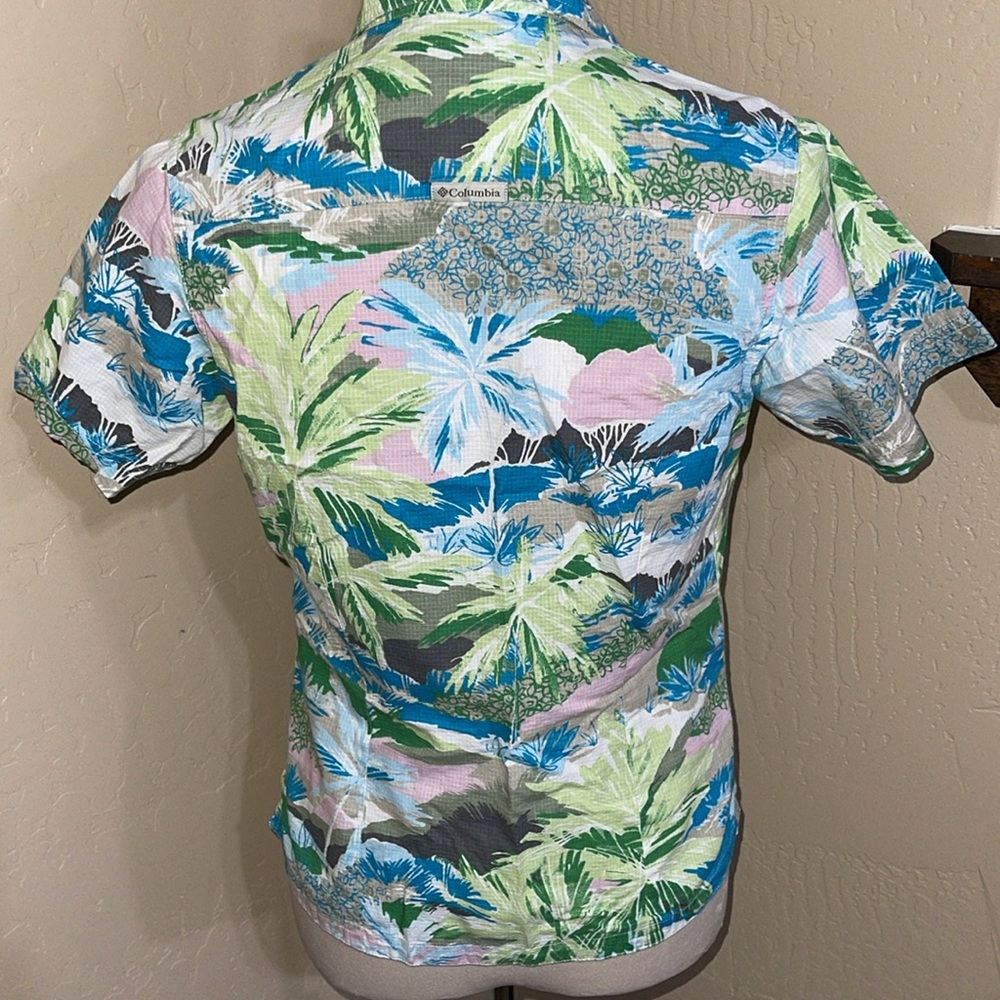 Columbia Women’s Short Sleeve Button Blouse Shirt Size Small - Picture 3 of 6